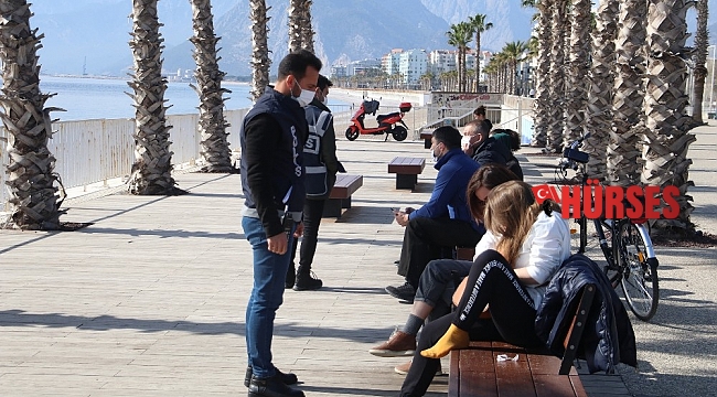 Antalya'da sahildeki yoğunluğa sıkı denetim