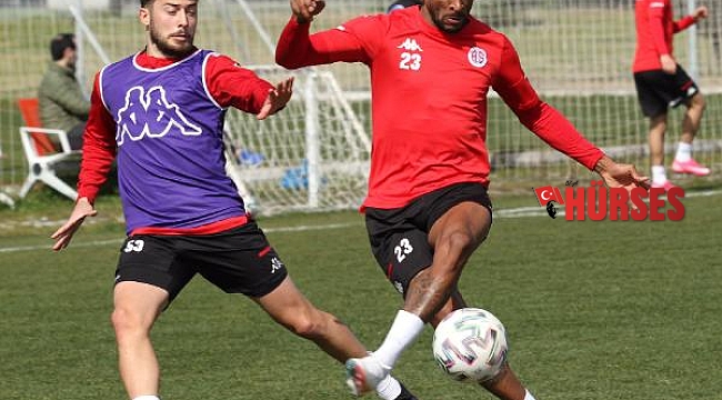 Antalyaspor, 6 yıldır yenemediği Başakşehir'i mağlup etmek istiyor