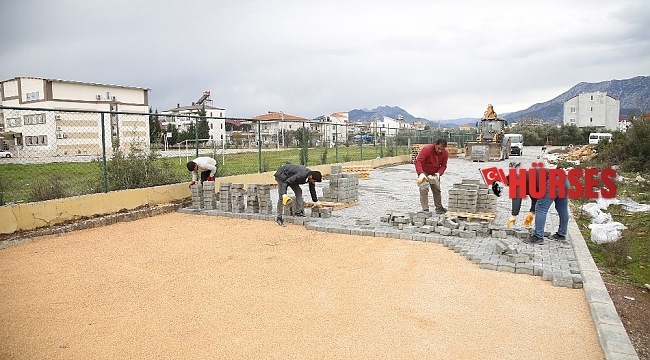 Çıplaklı Mahallesi'ne parke yol