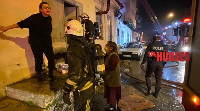Çöp ev alev alev yandı, anne ve kızı gözyaşlarına boğuldu