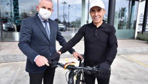 'Demir Adam'a, fitness bisiklet hediyesi