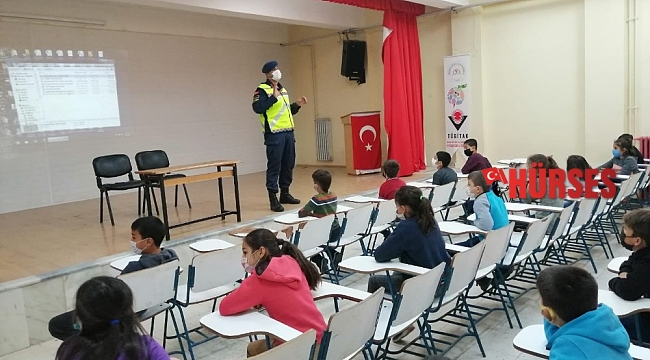 Jandarmadan 35 köy okulunda 650 öğrenciye trafik eğitimi