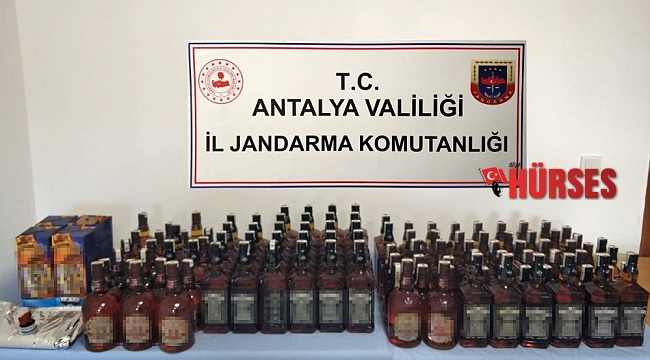 Jandarmanın operasyon yaptığı araçtan 110 şişe kaçak içki çıktı