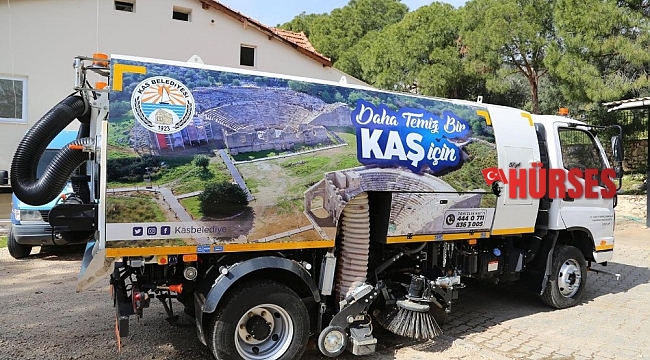 Kaş Belediyesine hibe yol süpürme aracı