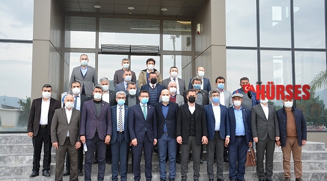 Kumluca'da yaş meyve sebze sektörü konuşuldu