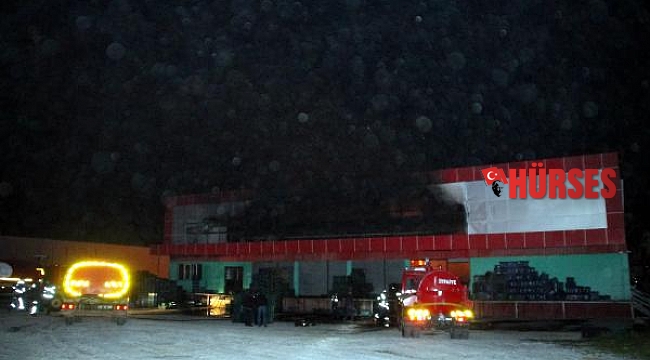 Manavgat'ta sebze meyve deposunda yangın çıktı