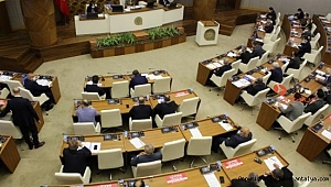 Mecliste tansiyon yüksekti. Antalya kaderine mi terk edildi ?