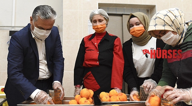 Muratpaşa'nın parklara, sokaklara diktiği turunçlardan 20 farklı ürün çıktı