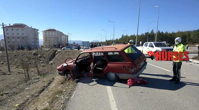 Otomobil jandarma ekip aracıyla çarpıştı: 4 yaralı