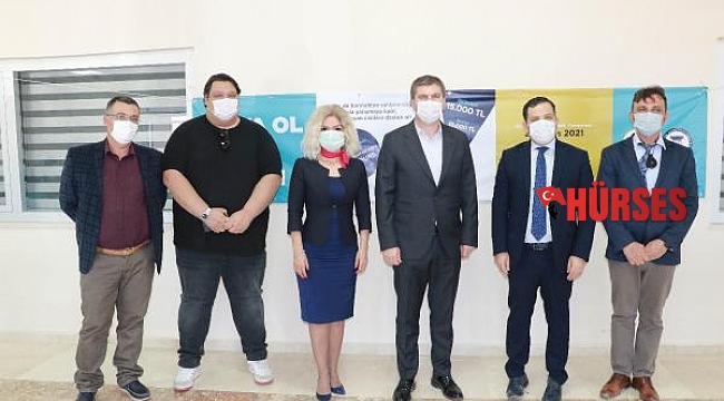 Sokak hayvanı sahiplenen öğrencilere burs
