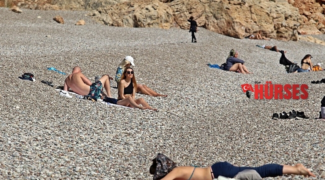 Şubatın son günü kısıtlamadan muaf turistlerin deniz keyfi