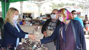 Alanya'nın fethinin 800. yılı anısına çiçek dağıtımı