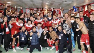 Ali Şafak Öztürk'ten Antalyaspor'a kupa primi