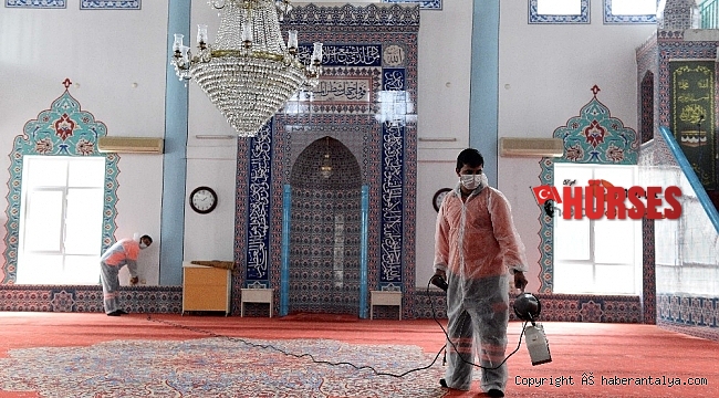 Antalya'da dezenfeksiyon işlemleri devam ediyor