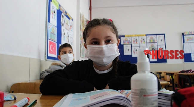 Antalya'da 235 bin öğrenci yüz yüze eğitime başladı