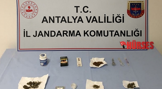 Antalya'da ev ve araçta uyuşturucu madde ele geçirildi