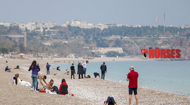 Antalya'da kısıtlamada maskesiz dolaştılar