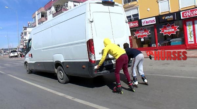 Antalya'da patenli gençlerin tehlikeli yolculuğu