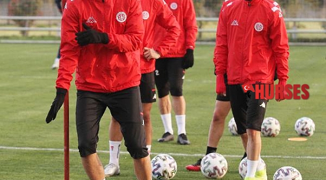 Antalyasporlu 4 futbolcu milli takımda