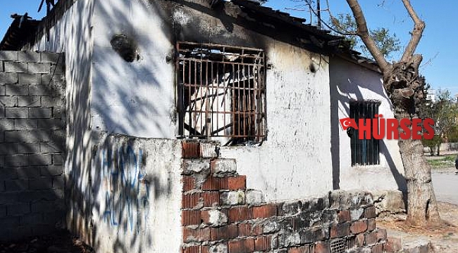 Ateşe verdiği evde öldü