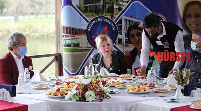 AÜ Rektörü Özlenen Özkan: "Yeni normalleşme süreci ile iyi olacağız"