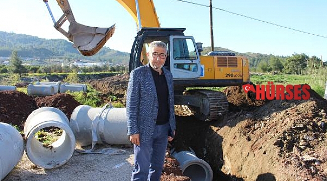 Büyükşehir Kumluca'da yağmur sularını kontrol altına alıyor