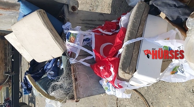 Çöpte bulunan Türk bayrakları tepki çekti