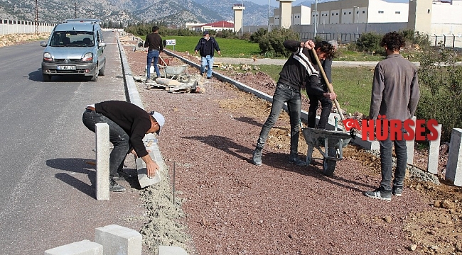 Döşemealtı Kırgöz yoluna kaldırım çalışması