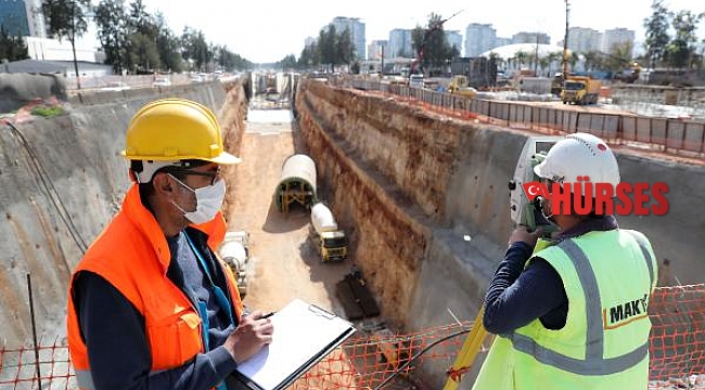 Dumlupınar Bulvarı üzerine iki modern üst geçit