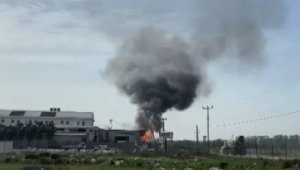 Geri dönüşüm fabrikasındaki yangın büyümeden söndürüldü