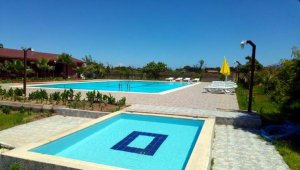 Havuz suyunu boşaltmak isterken akıma kapılan turizmci öldü