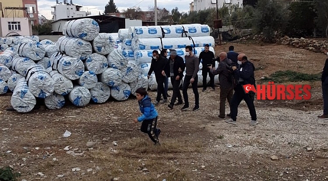 Hırsızlık şüphelisini yakalayıp polise teslim ettiler