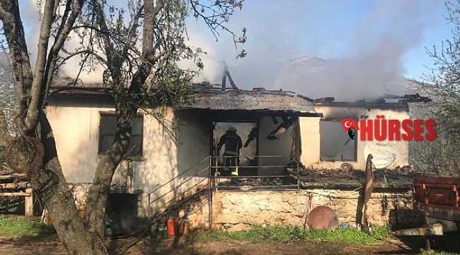 İki katlı ev küle döndü