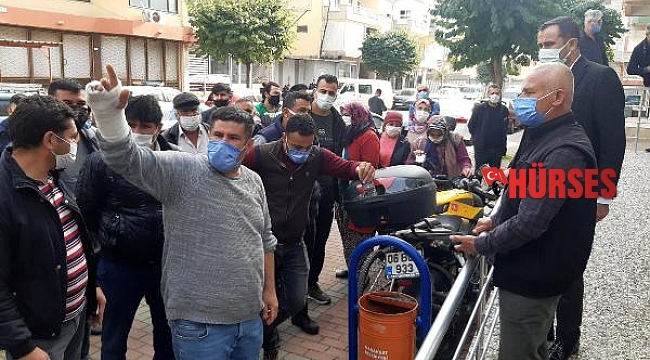 Kaçak kullanım nedeniyle elektriği kesilen vatandaşlardan protesto