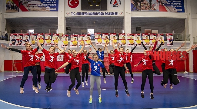 Kaptan dümene geçiyor