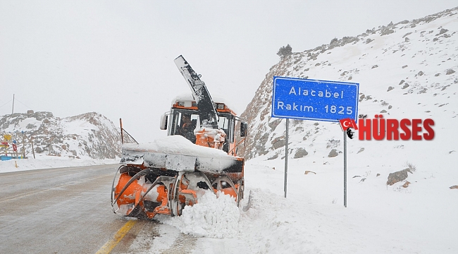 Kar savaşçılarının zorlu mesaisi