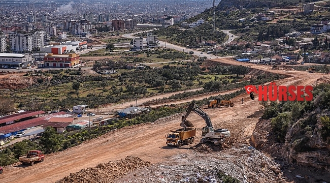 Karayolu için 13 bin kamyon hafriyat, 3 bin kamyon karşılığı kaya kaldırıldı