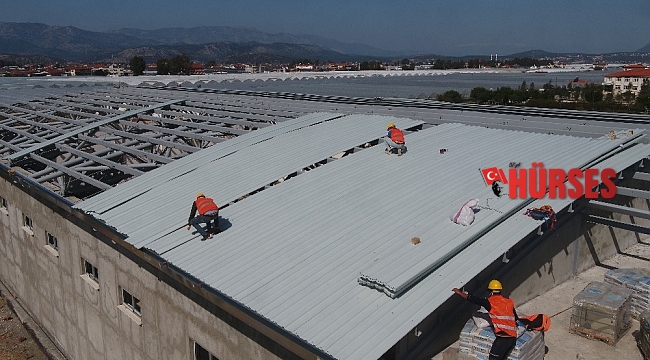 Kaş Ova Spor Salonu Projesi'nde çelik çatı kapandı