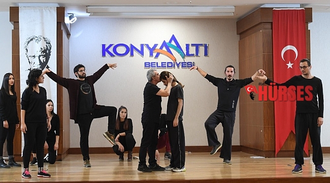 Konyaaltı Belediyesi'nden tiyatro kursu