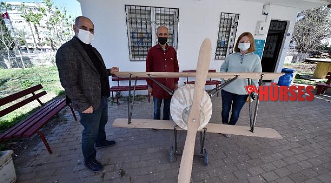 Kursiyerlerden ahşap 'Albatros' uçağı