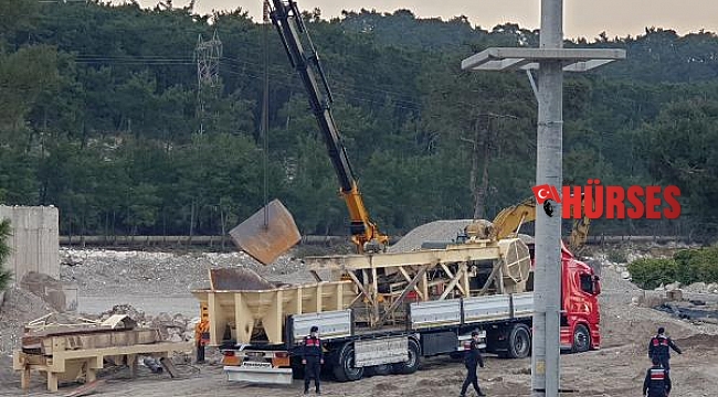 Makineleri TIR'a yüklerken 2 metre yükseklikten düşüp, öldü