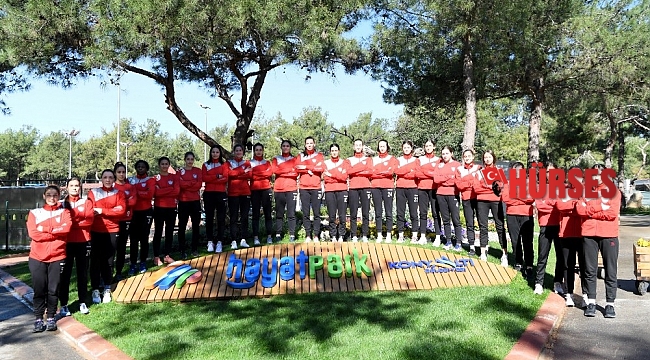 Mavi Kelebekler'den HayatPark'ta kros idmanı