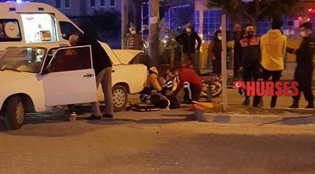 Motosiklet otomobile çarptı: 2 yaralı