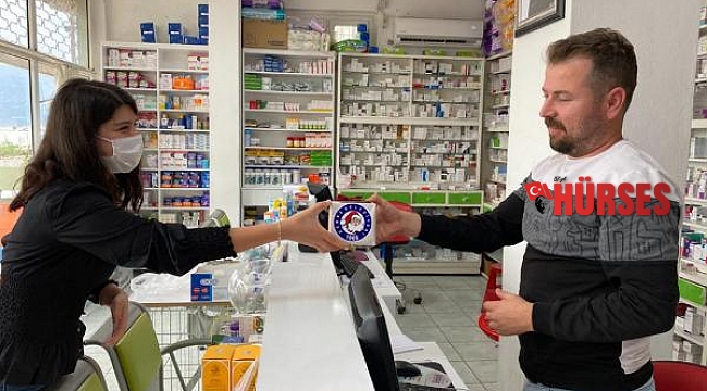 Nöbetçi sağlık personeline kutlama