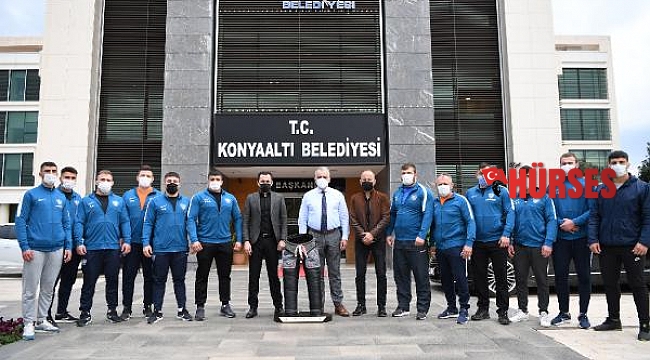 Pehlivanlar, Başkan Esen'e kispet hediye etti