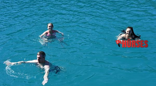 Rus turistler, Kekova'da yazı yaşadı