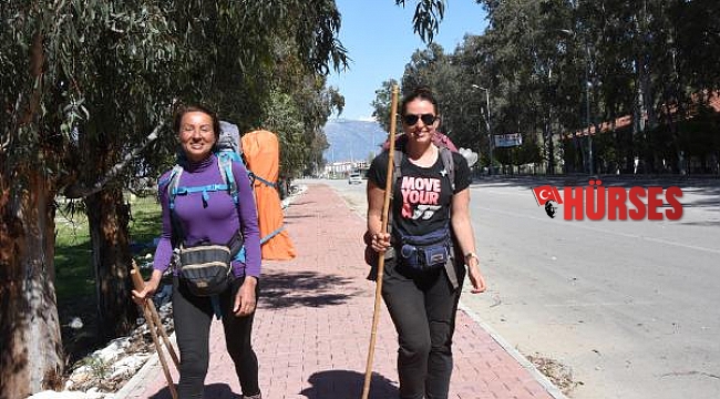 Ukraynalı anne ve kızı Likya Yolu'nda yürüyor