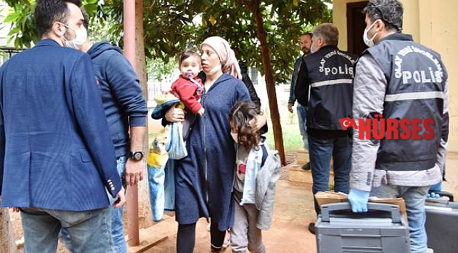 Uyuşturucu operasyonunda minik çocuğa kadın polis şefkati