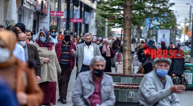 Vaka sayısı artan Antalya'da korkutan kalabalık