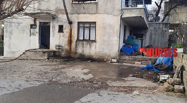 Yangını fark eden oğlu annesini alevlerin arasında kalmaktan kurtardı